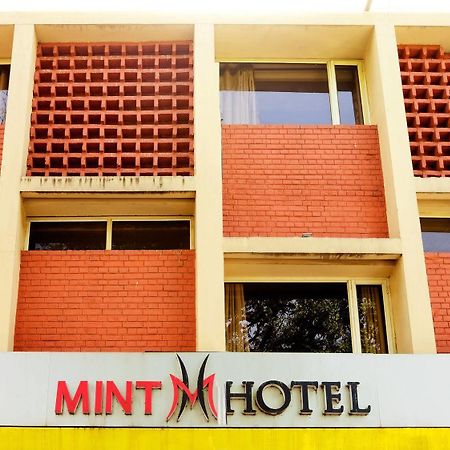 Mint Hotel Chandīgarh Zewnętrze zdjęcie
