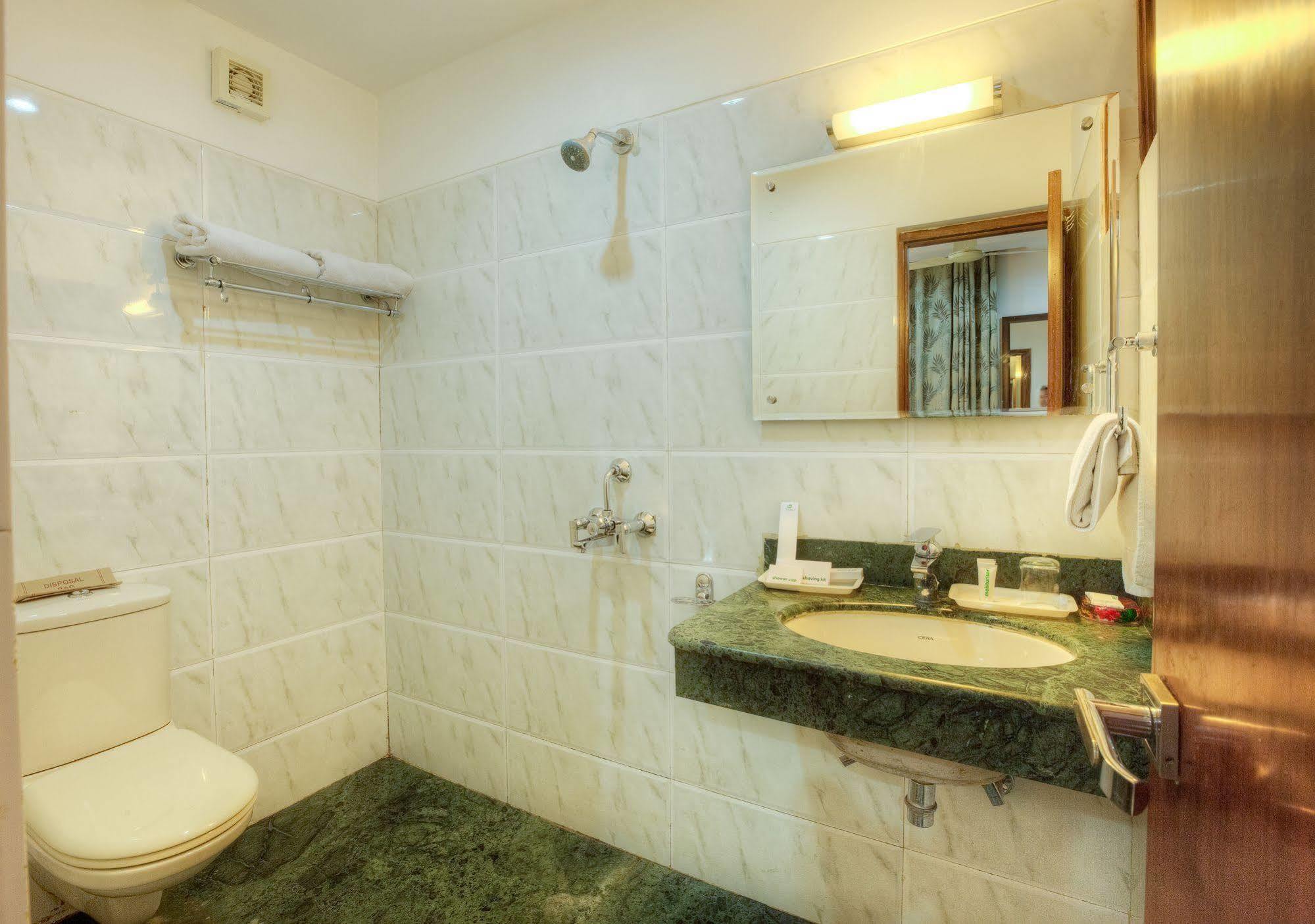 Mint Hotel Chandīgarh Zewnętrze zdjęcie