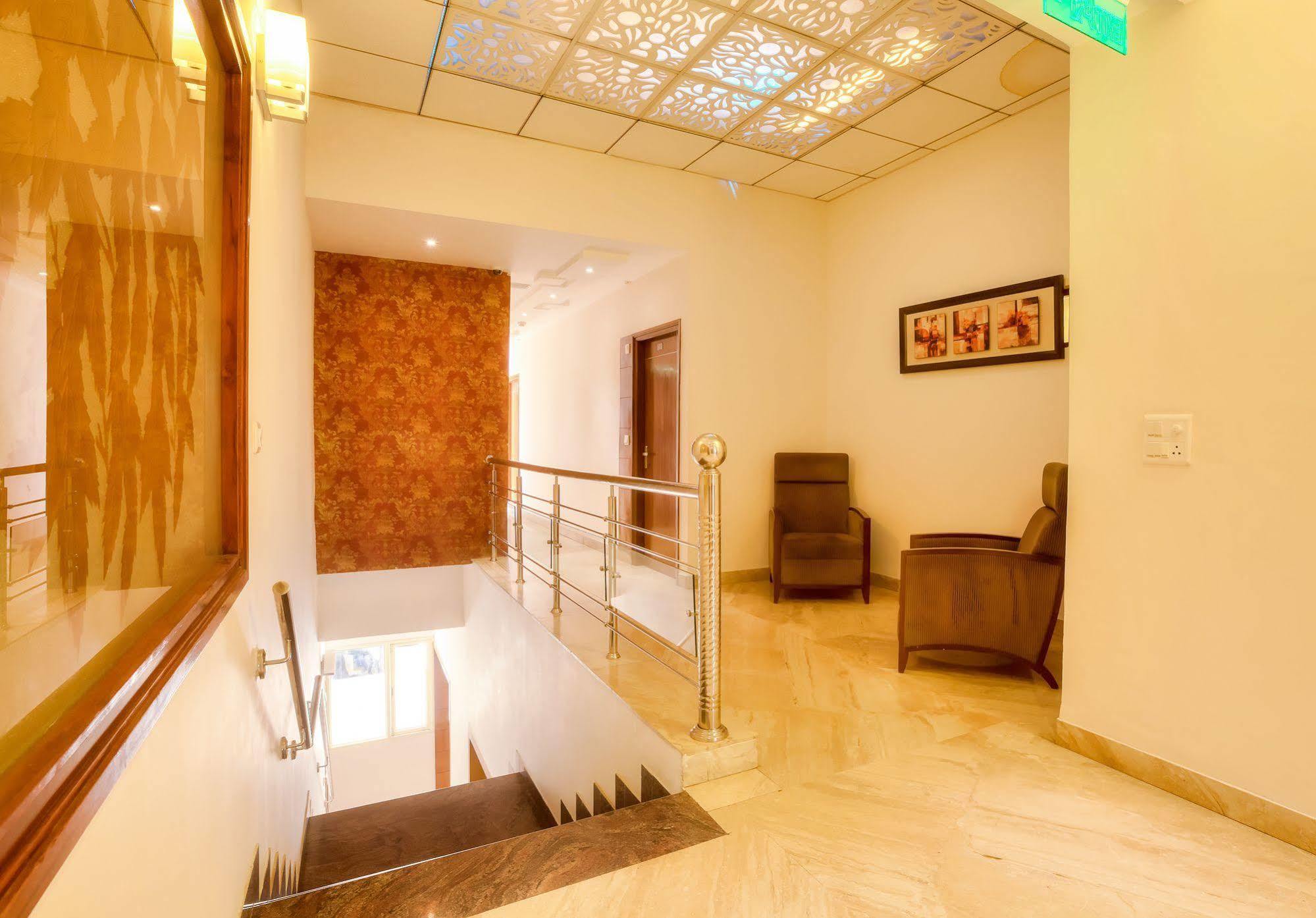 Mint Hotel Chandīgarh Zewnętrze zdjęcie